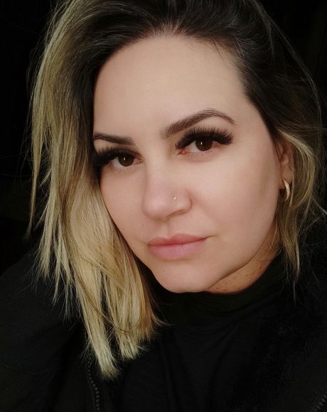 Acorde linda — extensão de cílios Labella Beauty