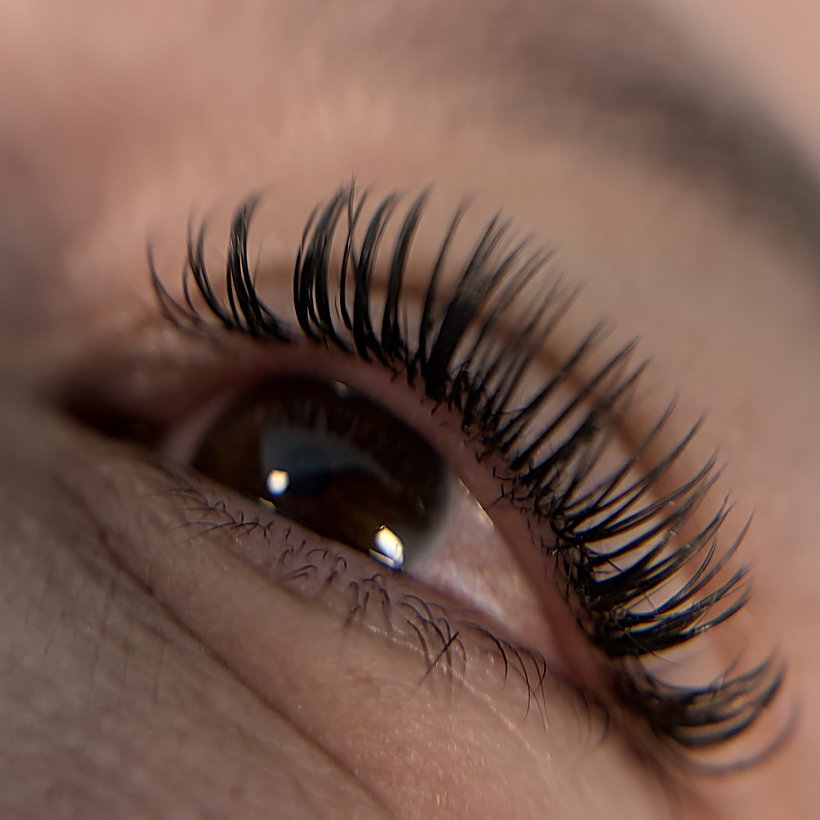 Clássico fio a fio de cílios em Campinas — Labella Beauty
