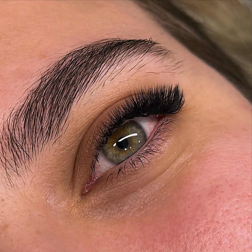 Cílios efeito sirena em Campinas — Labella Beauty